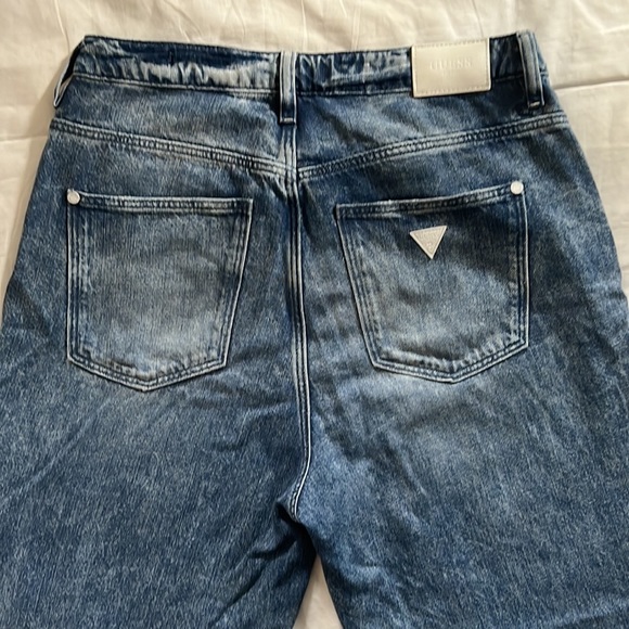 GUESS Mom Jean in Acid Wash High Rise Tapered - Picture 11 of 12
